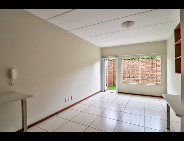0.5 BEDROOM APARTMENT RENTED IN HATFIELD